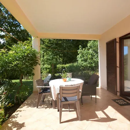 Apartamento Neda By Interhome